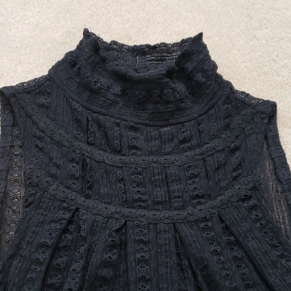 Sleeveless Lace Shell - Picture 3 of 4